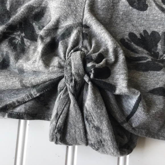 Anthropologie T.la floral grey tie knot top - Picture 6 of 8